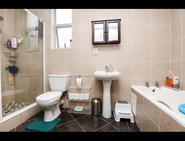 3 BEDROOM APARTMENT FOR SALE IN GLENWOOD